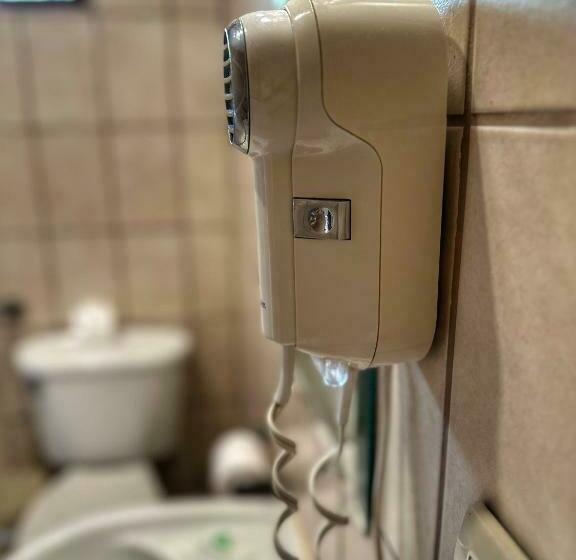 이코노미 룸, Nany