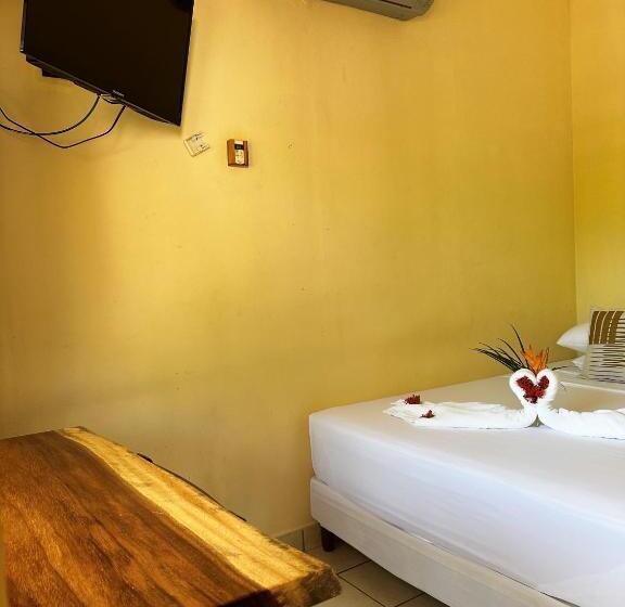 이코노미 룸, Nany