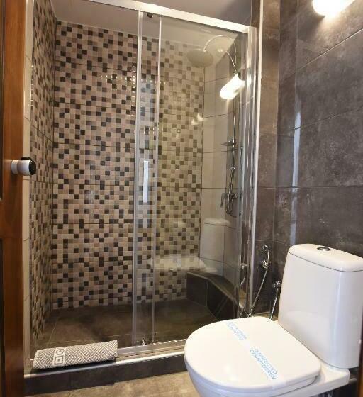 Chambre Standard, Rodakas
