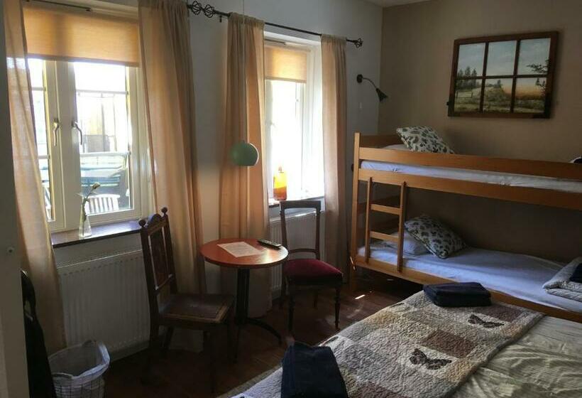 Семейный Номер Совместный Санузел, Sveriges Minsta Hotell! Hôtel Gruyère
