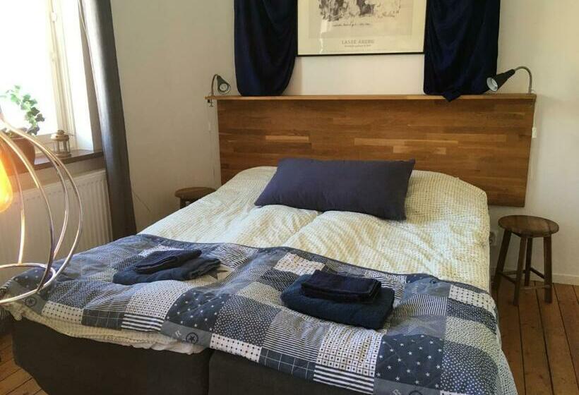 带共用浴室的标准房间, Sveriges Minsta Hotell! Hôtel Gruyère