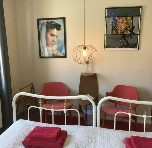 バス共有のスタンダードルーム, Sveriges Minsta Hotell! Hôtel Gruyère
