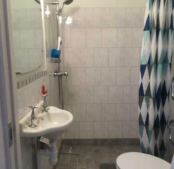 家庭房间共用浴室, Sveriges Minsta Hotell! Hôtel Gruyère