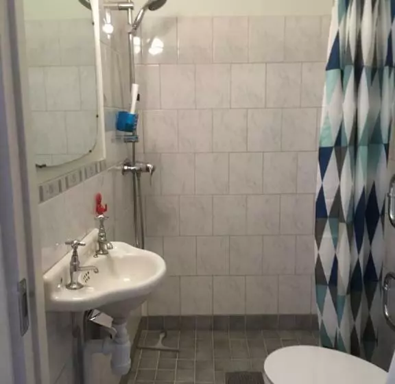 浴室共有ファミリールーム, Sveriges Minsta Hotell! Hôtel Gruyère