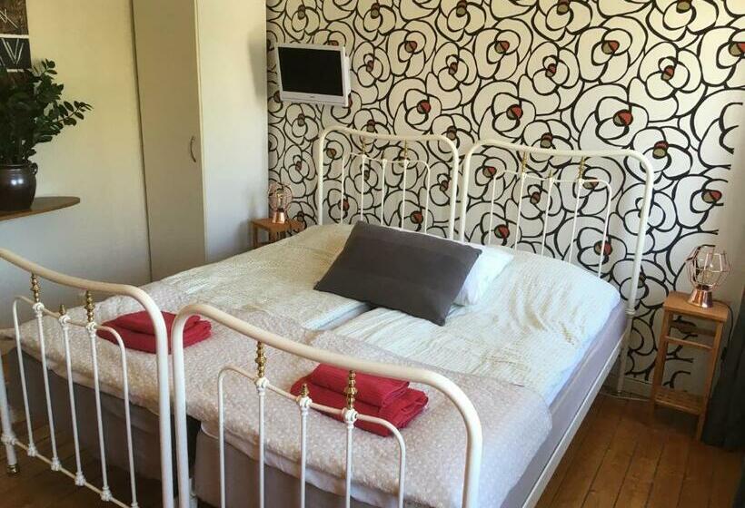 带共用浴室的标准房间, Sveriges Minsta Hotell! Hôtel Gruyère