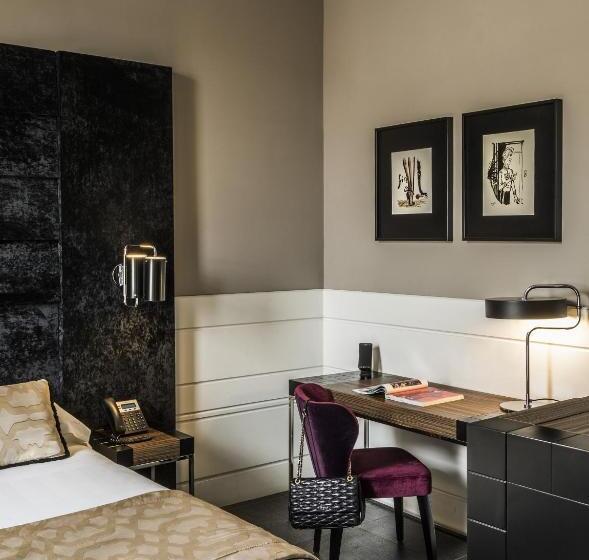 חדר סופריור, The Glam