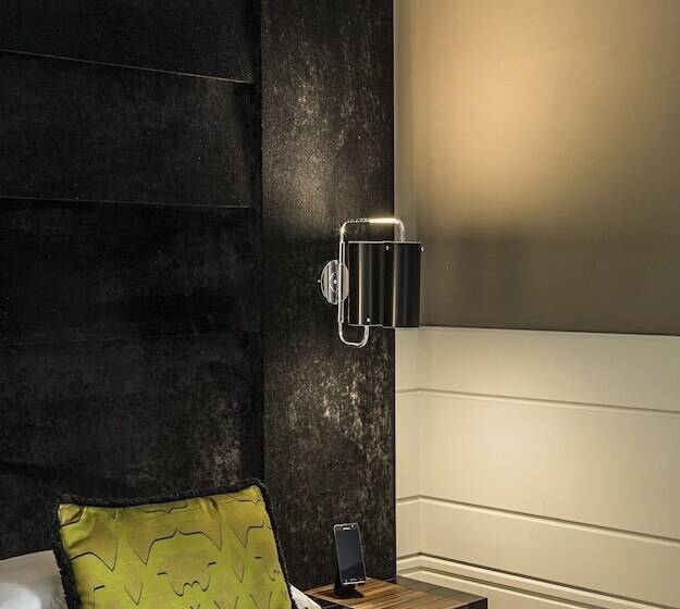 חדר קלאסי, The Glam