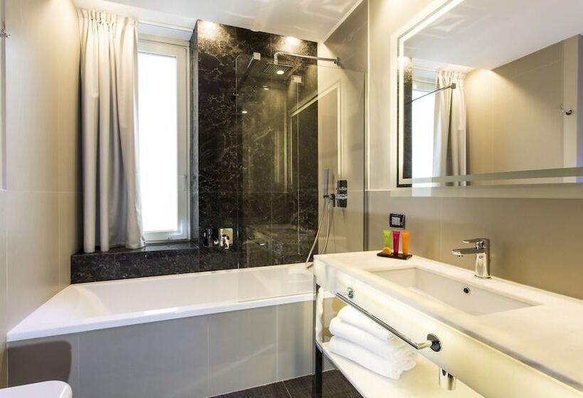 חדר משפחתי, The Glam