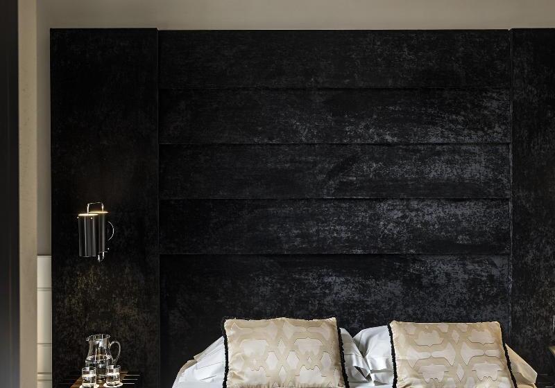 חדר דלוקס לשלושה, The Glam