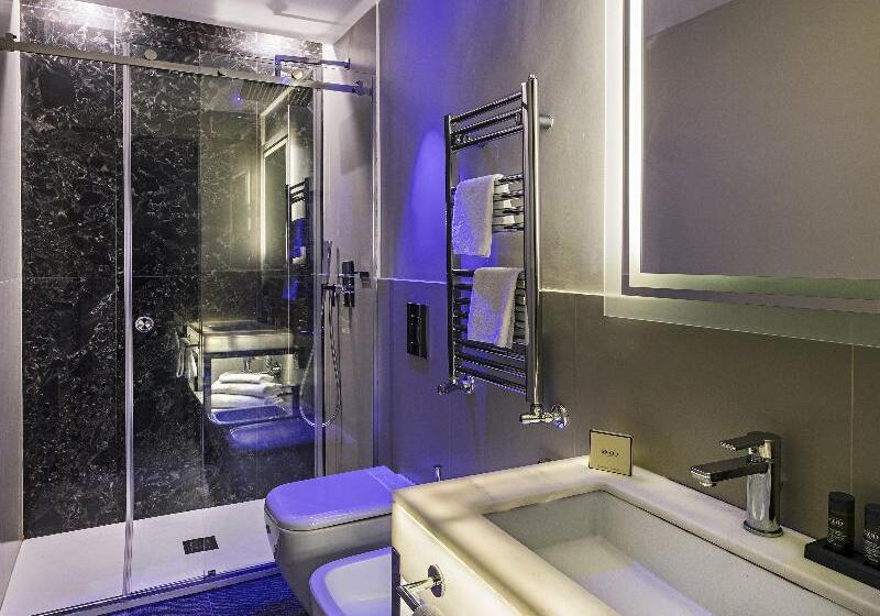 חדר סופריור, The Glam