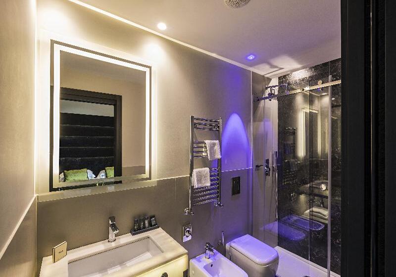 חדר סופריור, The Glam