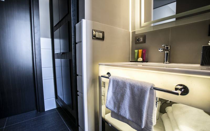 חדר סופריור, The Glam