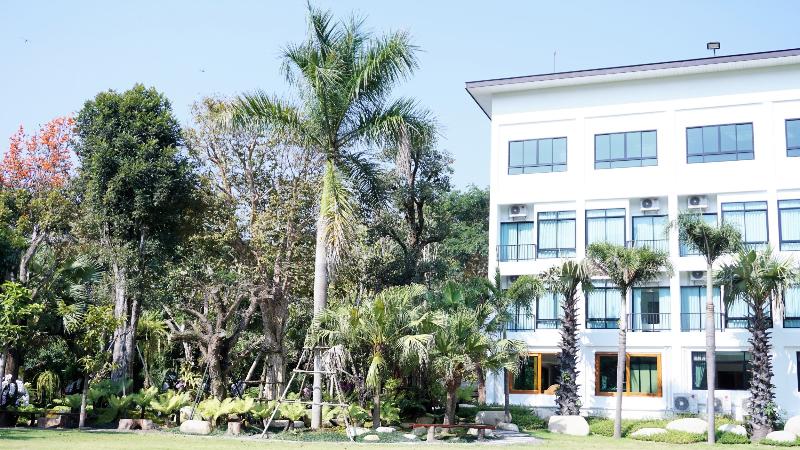 חדר סופריור, The Glam