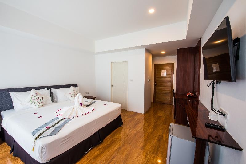 חדר סופריור, The Glam