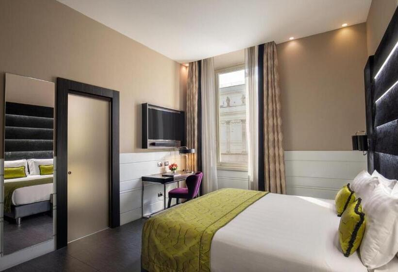 חדר דלוקס לשלושה, The Glam