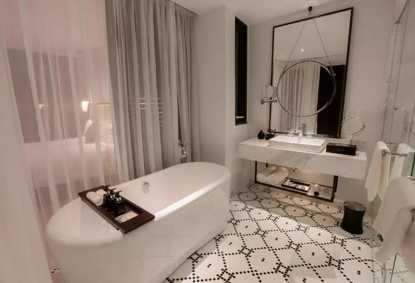 سوییت جونیور, Montgomerie Links Hotel & Villas