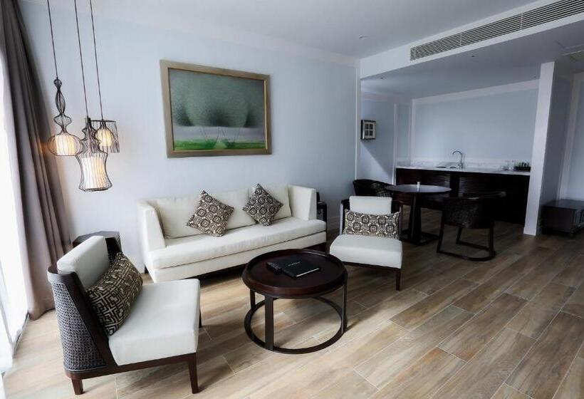 سوییت, Montgomerie Links Hotel & Villas