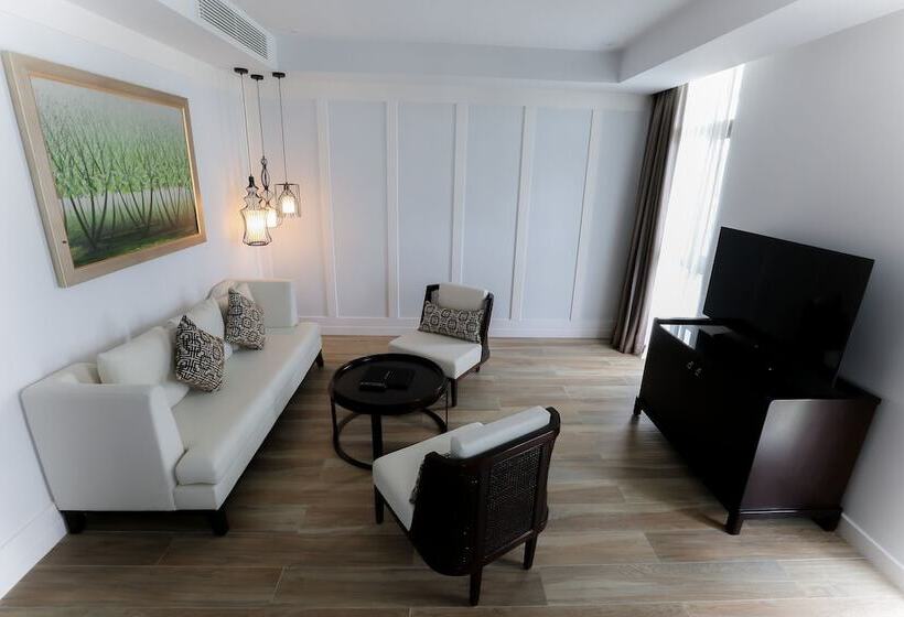 سوییت جونیور, Montgomerie Links Hotel & Villas