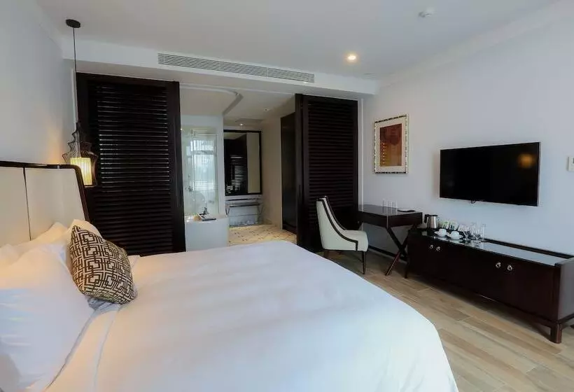 سوییت جونیور, Montgomerie Links Hotel & Villas