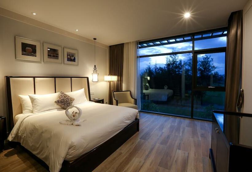 سوییت, Montgomerie Links Hotel & Villas