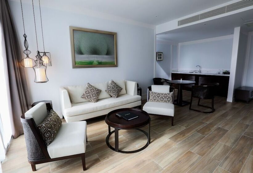 سوییت, Montgomerie Links Hotel & Villas