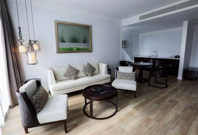 سوییت, Montgomerie Links Hotel & Villas