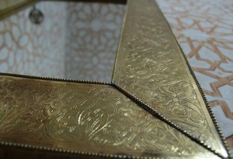 标准三人间, Dar Chrif Idrissi