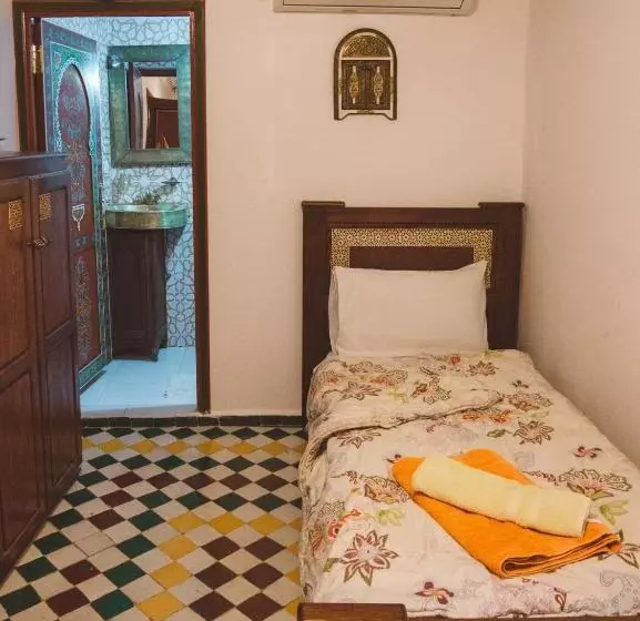 اتاق ساده سه نفره, Dar Chrif Idrissi
