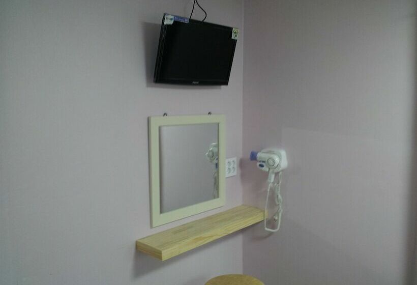 اتاق استاندارد یک نفره, Mk Liberty House