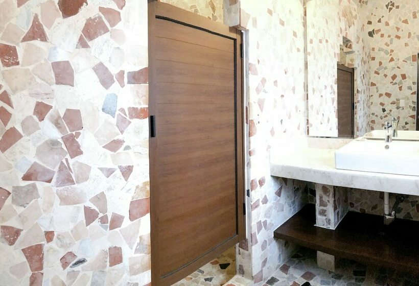 ルームシェアのワンベッド, Siesta Fiesta Hotel & Hostel