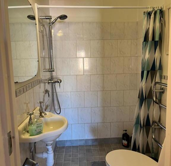 带共用浴室的标准房间, Sveriges Minsta Hotell! Hôtel Gruyère