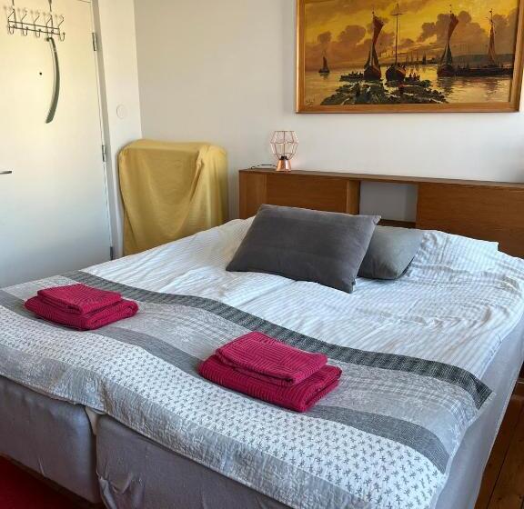 带共用浴室的标准房间, Sveriges Minsta Hotell! Hôtel Gruyère