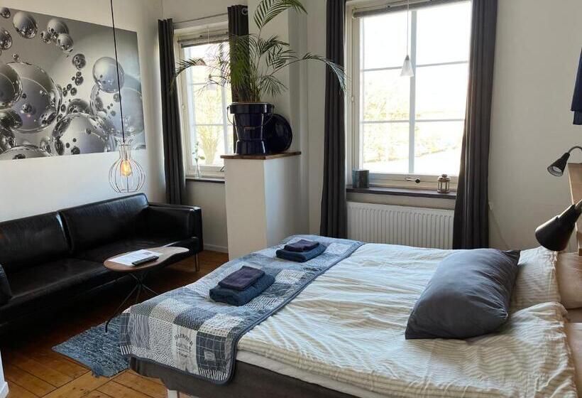 带共用浴室的标准房间, Sveriges Minsta Hotell! Hôtel Gruyère