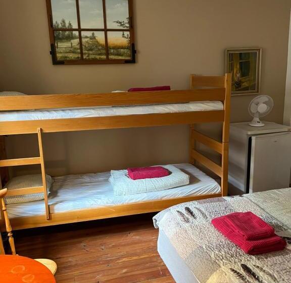 家庭房间共用浴室, Sveriges Minsta Hotell! Hôtel Gruyère