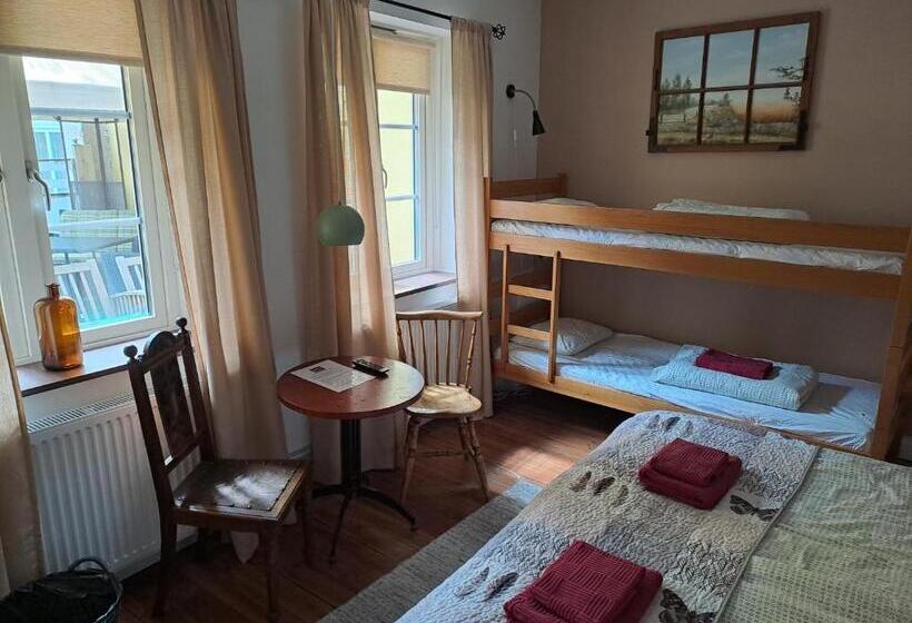 Семейный Номер Совместный Санузел, Sveriges Minsta Hotell! Hôtel Gruyère