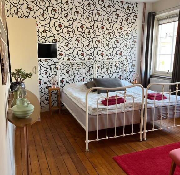 带共用浴室的标准房间, Sveriges Minsta Hotell! Hôtel Gruyère