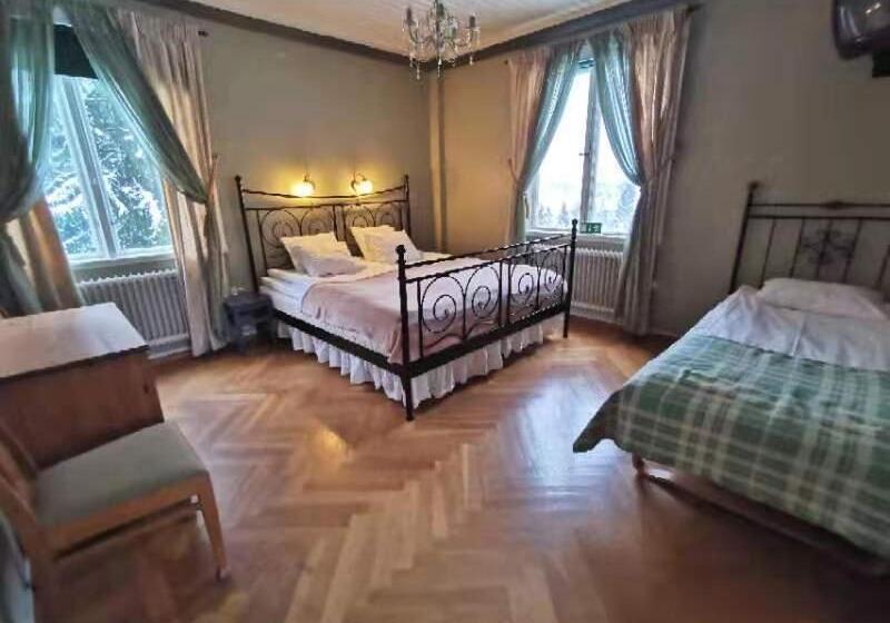 غرفة عائلية, Ulfshyttans Herrgård, Nära Romme Alpin