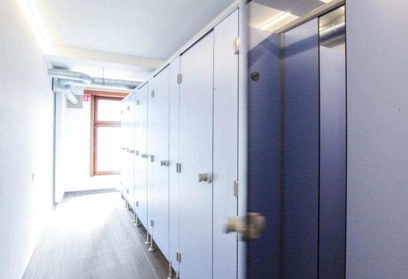 سرير فى غرفة مشتركه, Antwerp City Hostel