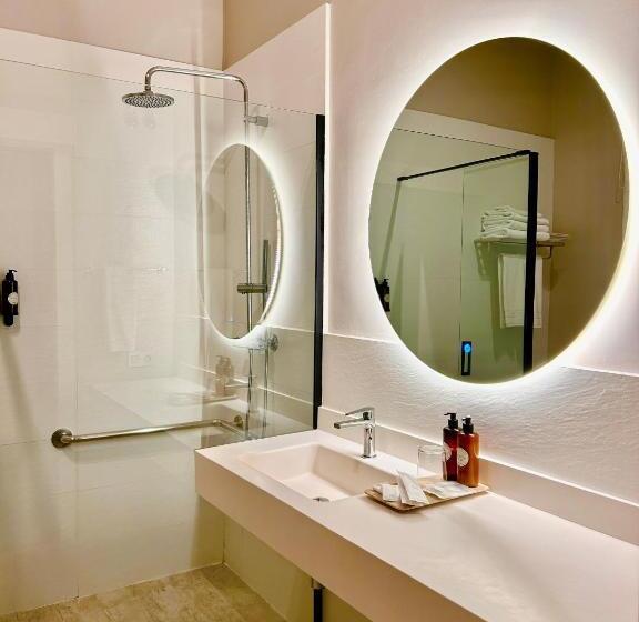 Habitación Triple Estándar, Forget Me Not Barcelona