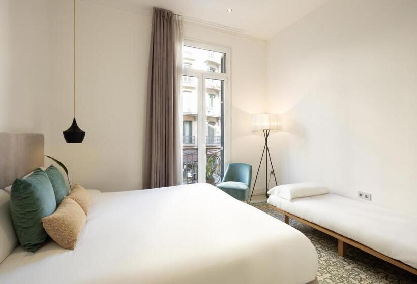 Habitación Triple Estándar, Forget Me Not Barcelona