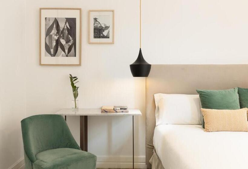 Habitación Triple Estándar, Forget Me Not Barcelona