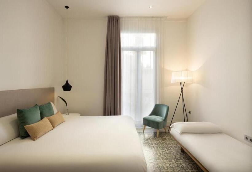 Habitación Triple Estándar, Forget Me Not Barcelona