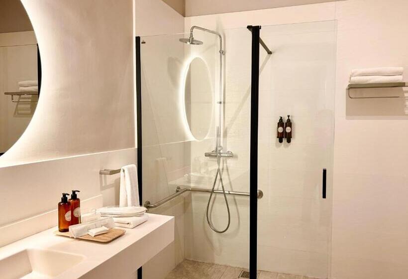 Habitación Triple Estándar, Forget Me Not Barcelona