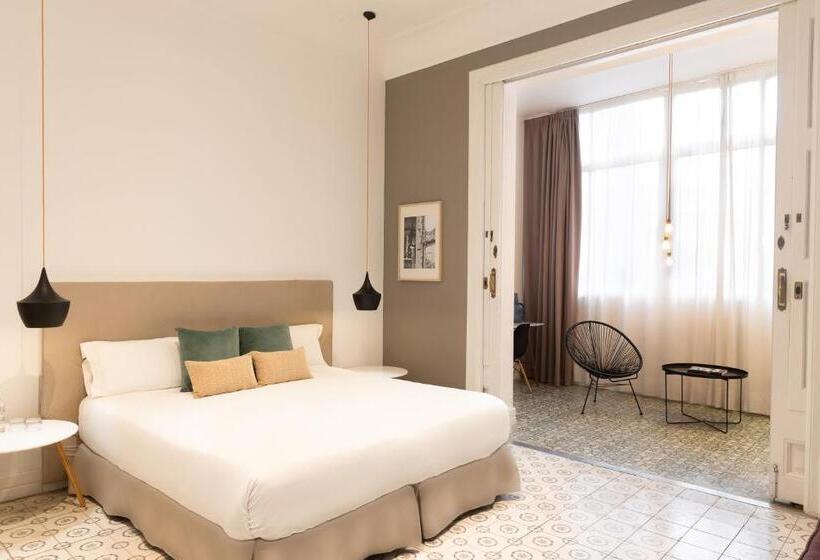 Habitación Triple Estándar, Forget Me Not Barcelona