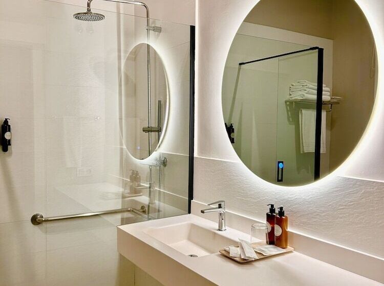 Habitación Triple Estándar, Forget Me Not Barcelona