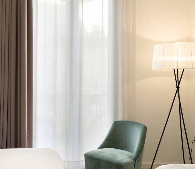 Habitación Triple Estándar, Forget Me Not Barcelona