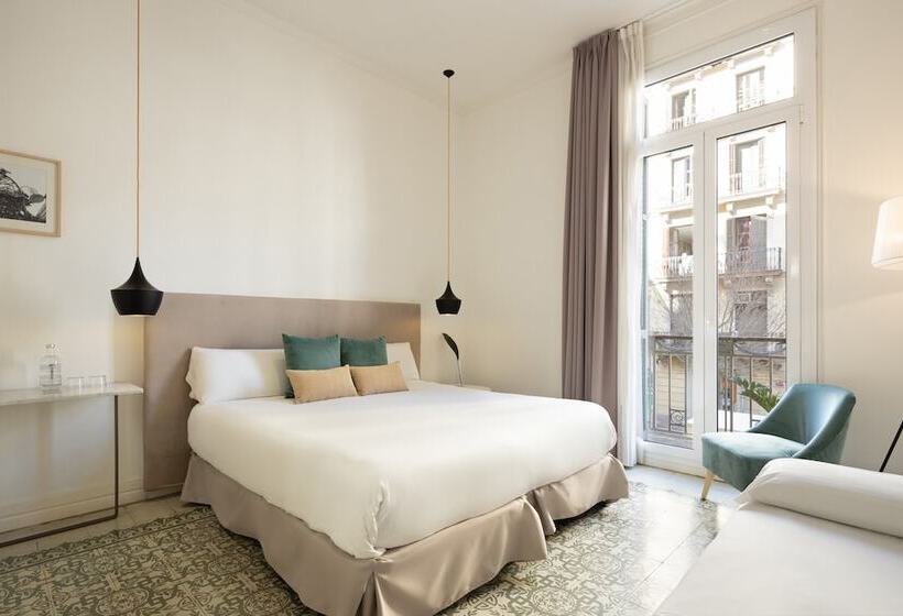 Habitación Triple Estándar, Forget Me Not Barcelona