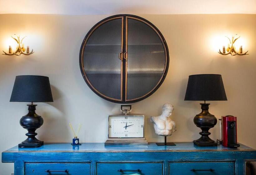 غرفة قياسية, The Wyvill Arms