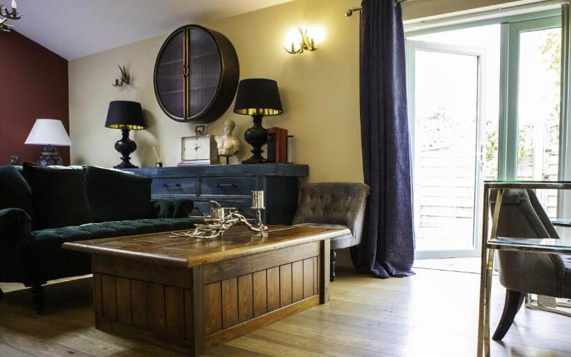 غرفة قياسية, The Wyvill Arms