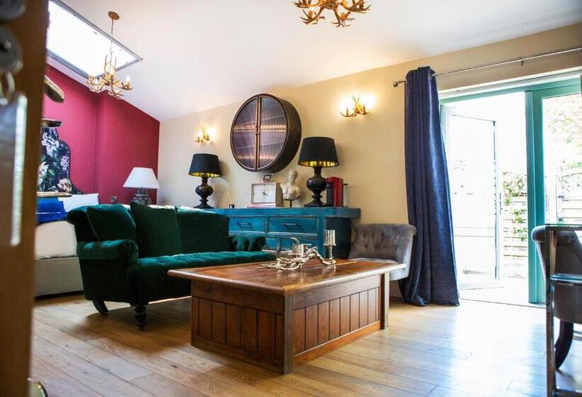 غرفة قياسية مزوَّدة بتراس, The Wyvill Arms